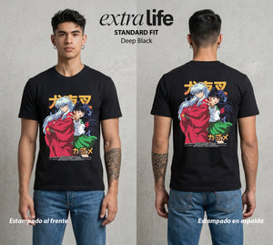 El Medio Demonio | La Viajera del Tiempo #01735 - Playera Standard Fit | Deep Black - Foto en modelo