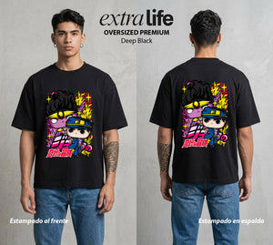 La Extrana Aventura | ORA ORA ORA Pop Art #01748 - Playera Oversized Premium | Deep Black - Foto en modelo