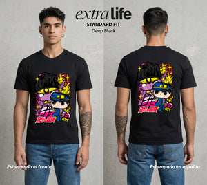 La Extrana Aventura | ORA ORA ORA Pop Art #01748 - Playera Standard Fit | Deep Black - Foto en modelo