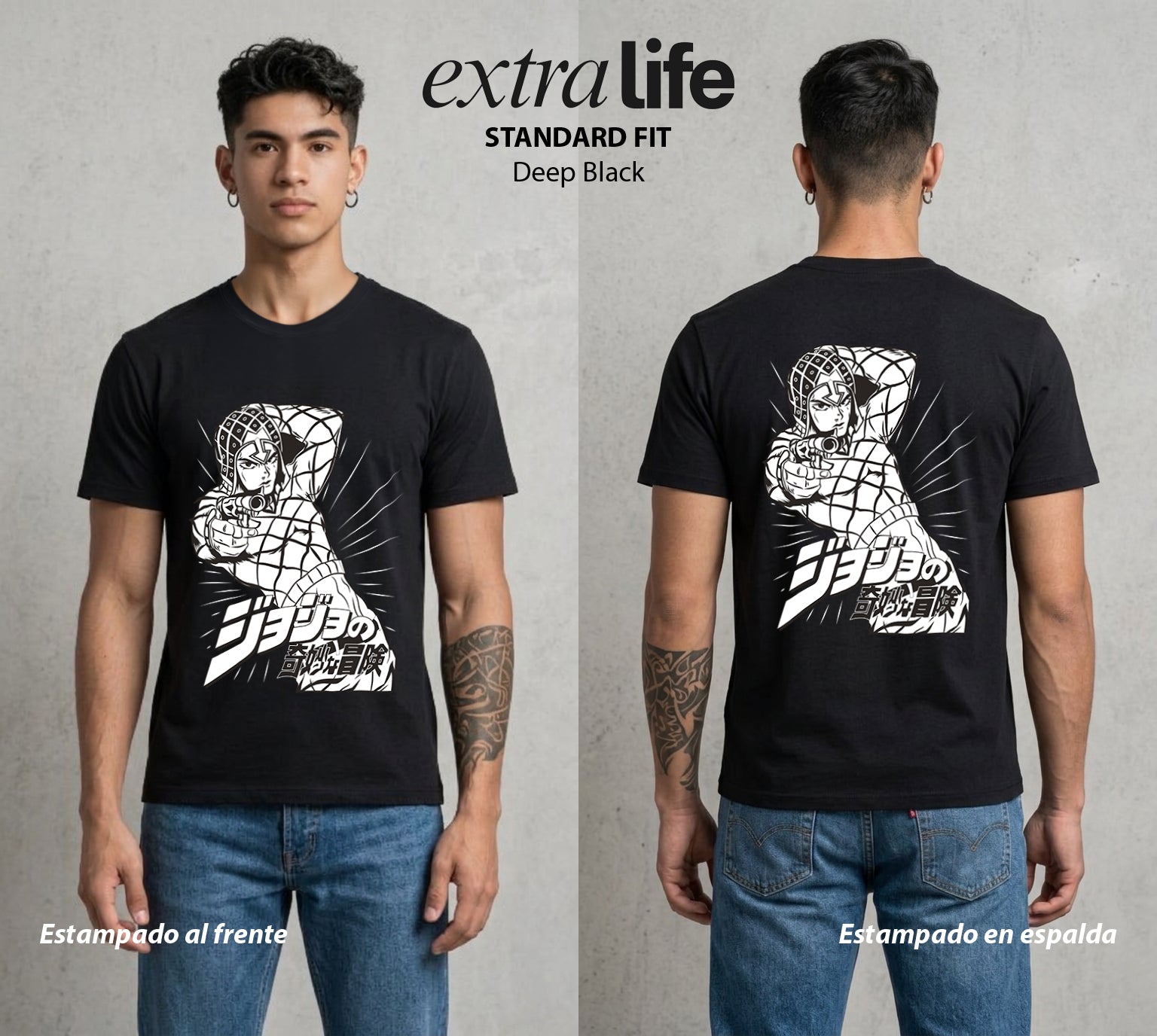 La Extrana Aventura | Pistola y Suerte #01754 - Playera Standard Fit | Deep Black - Foto en modelo