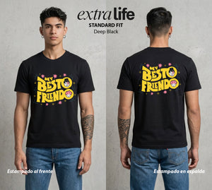 El Arte de las Maldiciones | El Mejor Amigo #01800 - Playera Standard Fit | Deep Black - Foto en modelo