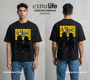 El Arte de las Maldiciones | El Coleccionista de Maldiciones #01850 - Playera Oversized Premium | Deep Black - Foto en modelo