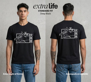 El Arte de las Maldiciones | El Invocador de Sombras #01884 - Playera Standard Fit | Deep Black - Foto en modelo
