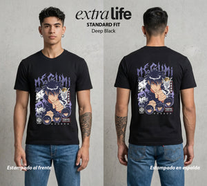 El Arte de las Maldiciones | Las Diez Sombras #01887 - Playera Standard Fit | Deep Black - Foto en modelo
