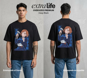 El Arte de las Maldiciones | Clavo y Voluntad #01908 - Playera Oversized Premium | Deep Black - Foto en modelo