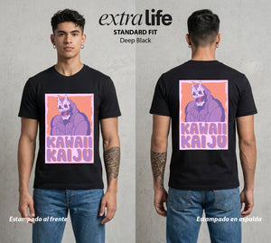 Defensa Anti-Monstruo | El Kaiju Adorable #02035 - Playera Standard Fit | Deep Black - Foto en modelo