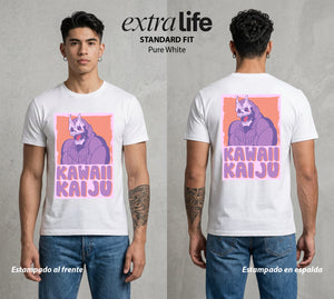 Defensa Anti-Monstruo | El Kaiju Adorable #02035 - Playera Standard Fit | Pure White - Foto en modelo