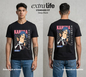Mas Alla del Cielo | El Hombre que Mueve el Corazon #02047 - Playera Standard Fit | Deep Black - Foto en modelo