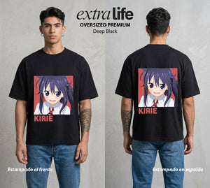 La Doble Vida | La Amiga Timida #02109 - Playera Oversized Premium | Deep Black - Foto en modelo