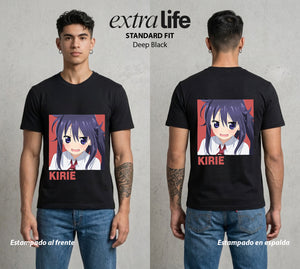 La Doble Vida | La Amiga Timida #02109 - Playera Standard Fit | Deep Black - Foto en modelo