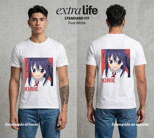 La Doble Vida | La Amiga Timida #02109 - Playera Standard Fit | Pure White - Foto en modelo