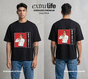 La Prueba del Cazador | La Promesa del Medico #02149 - Playera Oversized Premium | Deep Black - Foto en modelo
