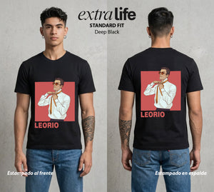 La Prueba del Cazador | El Doctor del Futuro #02152 - Playera Classic Premium | Deep Black - Foto en modelo