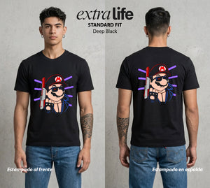 El Reino del Fontanero | El Fontanero del Bien #02218 - Playera Standard Fit | Deep Black - Foto en modelo