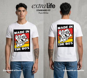 El Reino del Fontanero | El Explorador del Reino #02233 - Playera Standard Fit | Pure White - Foto en modelo