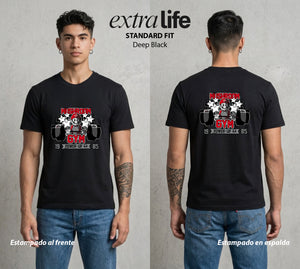 El Reino del Fontanero | El Fontanero Estelar en el Gym #02311 - Playera Standard Fit | Deep Black - Foto en modelo