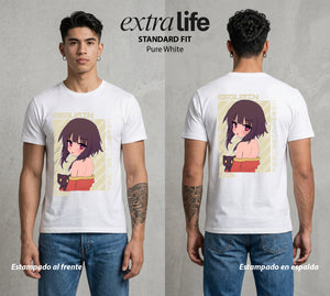 La Otra Vida del Heroe | La Maga del Boom #02419 - Playera Standard Fit | Pure White - Foto en modelo
