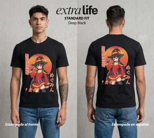 La Otra Vida del Heroe | La Explosion del Bien #02429 - Playera Standard Fit | Deep Black - Foto en modelo