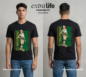 El Soldado del Desierto | La Soldada del Desierto #02444 - Playera Standard Fit | Deep Black - Foto en modelo