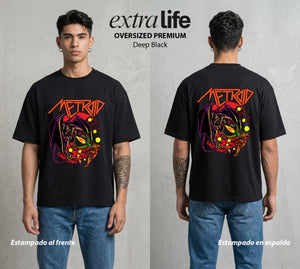 La Cazadora Intergalactica | El Poder del Traje #02447 - Playera Oversized Premium | Deep Black - Foto en modelo