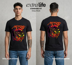 La Cazadora Intergalactica | El Poder del Traje #02447 - Playera Standard Fit | Deep Black - Foto en modelo