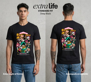 La Academia de Heroes | La Clase del Bien #02477 - Playera Standard Fit | Deep Black - Foto en modelo