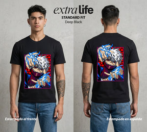 La Academia de Heroes | El Fuego del Clan #02490 - Playera Standard Fit | Deep Black - Foto en modelo