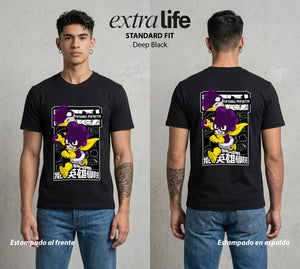 La Academia de Heroes | El Travieso del Bien #02554 - Playera Standard Fit | Deep Black - Foto en modelo
