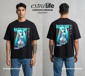 La Voz Vocaloid | El Vocaloid del Bien #02605 - Playera Oversized Premium | Deep Black - Foto en modelo