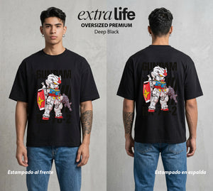 Pilotos de Acero | El RX del Universo #02621 - Playera Oversized Premium | Deep Black - Foto en modelo