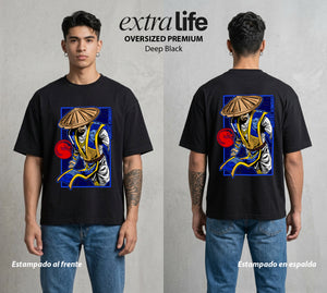 El Torneo Mortal | El Rayo del Torneo #02634 - Playera Oversized Premium | Deep Black - Foto en modelo
