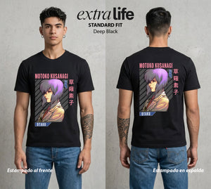 La Conciencia Digital | La Conciencia del Mañana #02640 - Playera Standard Fit | Deep Black - Foto en modelo