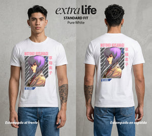 La Conciencia Digital | La Conciencia del Mañana #02640 - Playera Standard Fit | Pure White - Foto en modelo