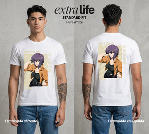La Conciencia Digital | La Ghostrunner #02649 - Playera Classic Premium | Pure White - Foto en modelo