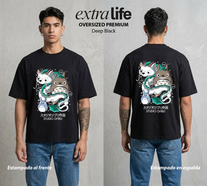 El Estudio del Viento | El Vecino del Bosque #02688 - Playera Oversized Premium | Deep Black - Foto en modelo
