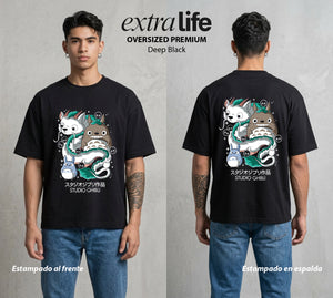 El Estudio del Viento | El Vecino del Bosque #02688 - Playera Oversized Premium | Deep Black - Foto en modelo