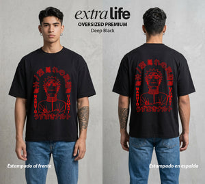 La Aldea Oculta | Zorro de Nueve Colas #02704 - Playera Oversized Premium | Deep Black - Foto en modelo