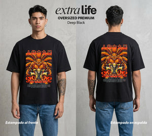 La Aldea Oculta | Zorro de Nueve Colas #02726 - Playera Oversized Premium | Deep Black - Foto en modelo