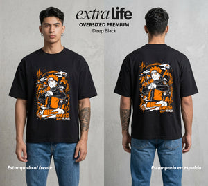 La Aldea Oculta | Zorro de Nueve Colas #02740 - Playera Oversized Premium | Deep Black - Foto en modelo