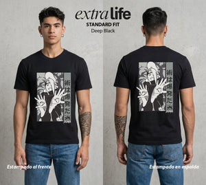 La Aldea Oculta | Zorro de Nueve Colas #02754 - Playera Standard Fit | Deep Black - Foto en modelo