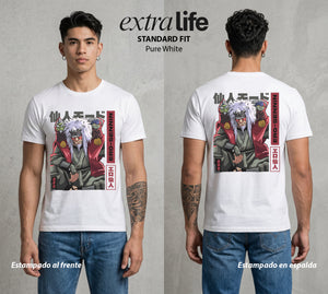 La Aldea Oculta | Zorro de Nueve Colas #02798 - Playera Standard Fit | Pure White - Foto en modelo