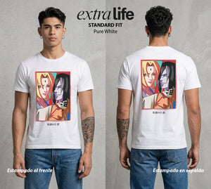 La Aldea Oculta | Zorro de Nueve Colas #02837 - Playera Standard Fit | Pure White - Foto en modelo