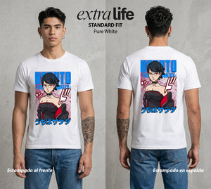 La Aldea Oculta | Zorro de Nueve Colas #02901 - Playera Classic Premium | Pure White - Foto en modelo