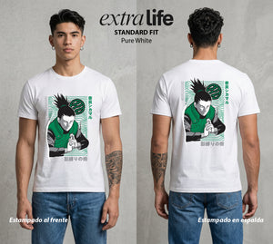 La Aldea Oculta | Zorro de Nueve Colas #02920 - Playera Standard Fit | Pure White - Foto en modelo