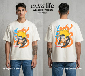La Aldea Oculta | Zorro de Nueve Colas #02926 - Playera Oversized Premium | Off White - Foto en modelo