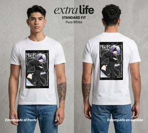 El Mundo Post-Apocaliptico | La Androide del Fin #02966 - Playera Standard Fit | Pure White - Foto en modelo