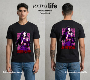 Mar de los Piratas | La Mas Bella del Mar #03041 - Playera Standard Fit | Deep Black - Foto en modelo