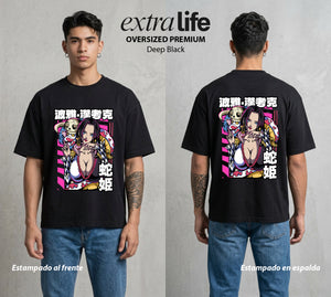 Mar de los Piratas | Emperatriz y Guerrera #03048 - Playera Oversized Premium | Deep Black - Foto en modelo