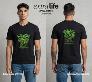 Mar de los Piratas | Yohohoho del Mar #03053 - Playera Standard Fit | Deep Black - Foto en modelo