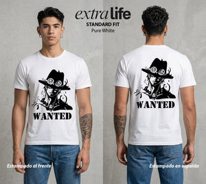 Mar de los Piratas | La D del Fuego #03085 - Playera Standard Fit | Pure White - Foto en modelo